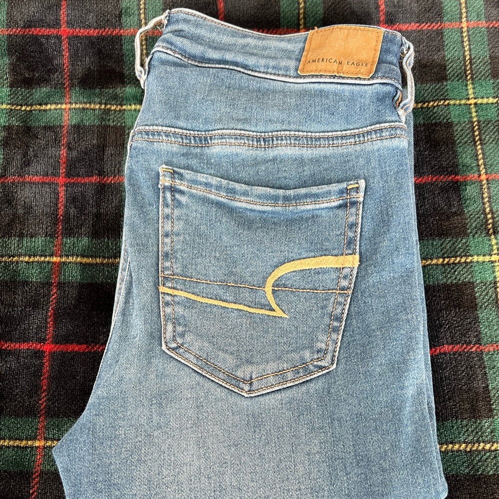Light wash AE jeans